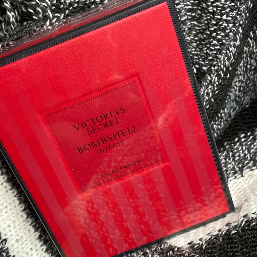 Victoria Secret.   Bombshell “Intense”
